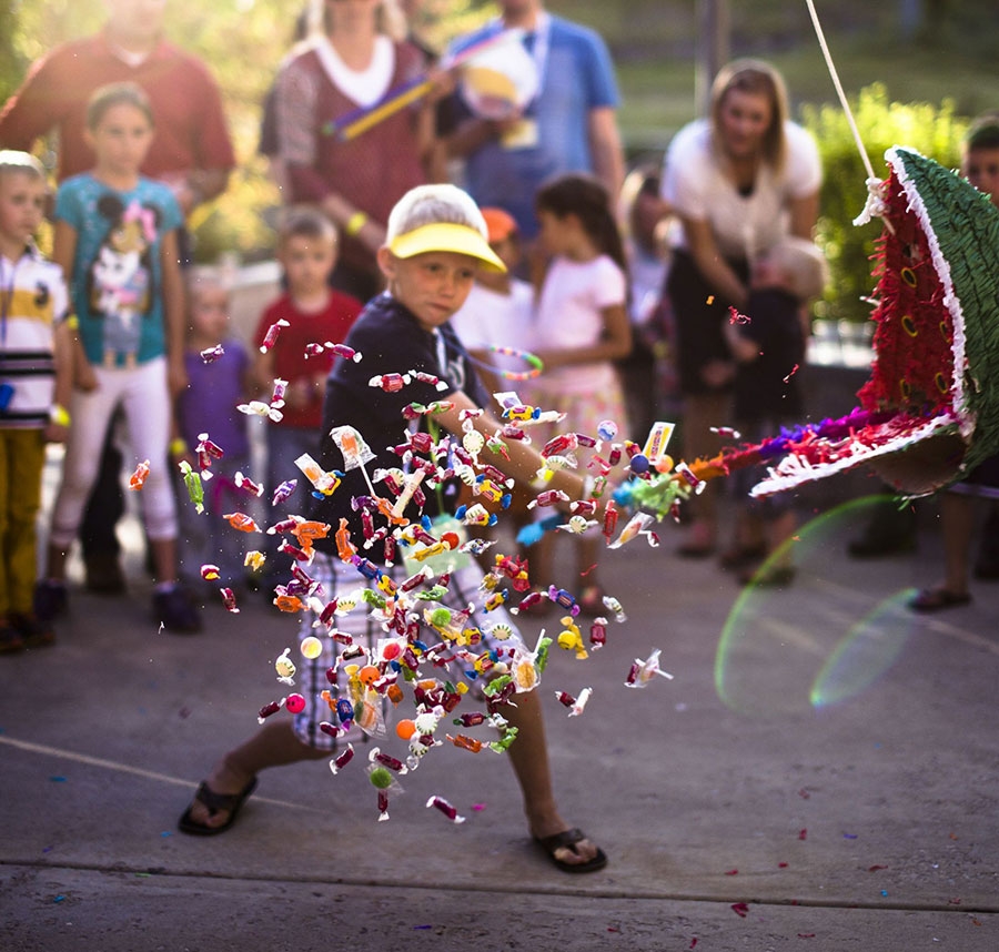 Pignatta e Pentolaccia SERVIZI EXTRA - Animazione e feste di compleanno per  Bambini e Adulti a Milano, Como, Brescia, Varese, Piacenza, Lecco e Fidenza  in Lombardia